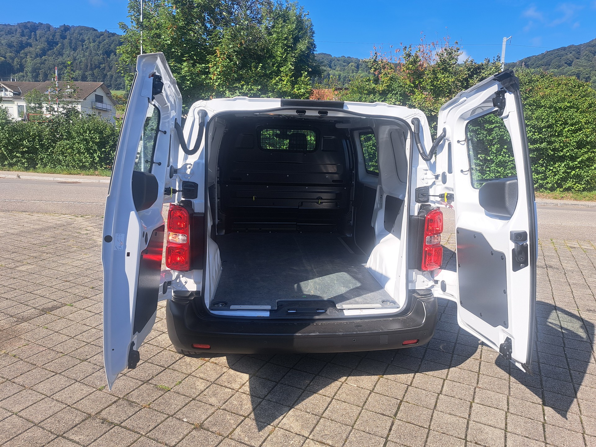 TOYOTA Proace EV 75kWh Medium Active-image-9