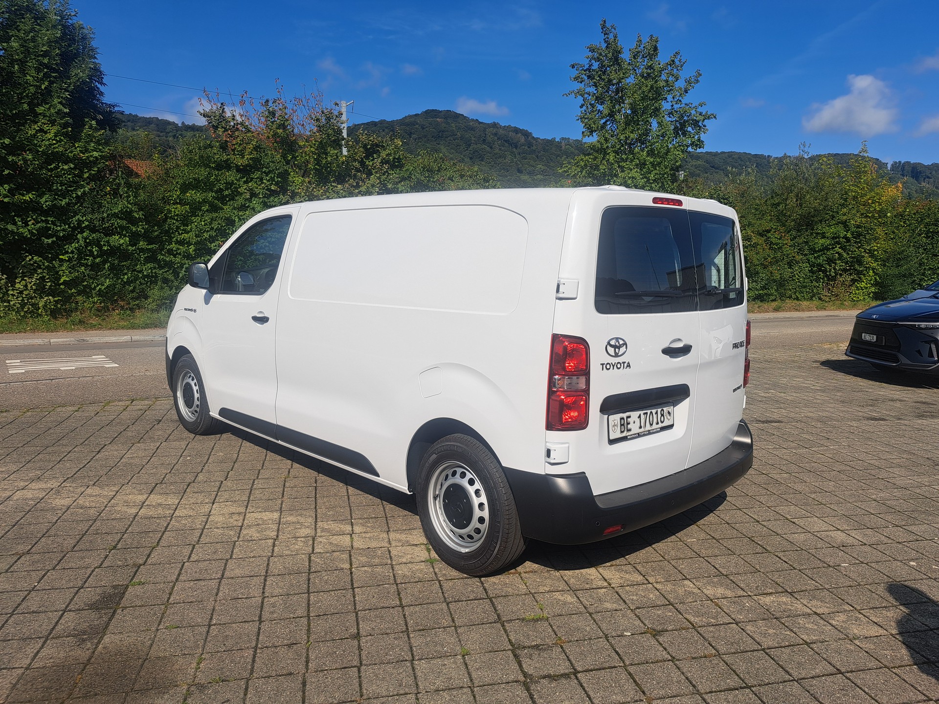 TOYOTA Proace EV 75kWh Medium Active-image-10