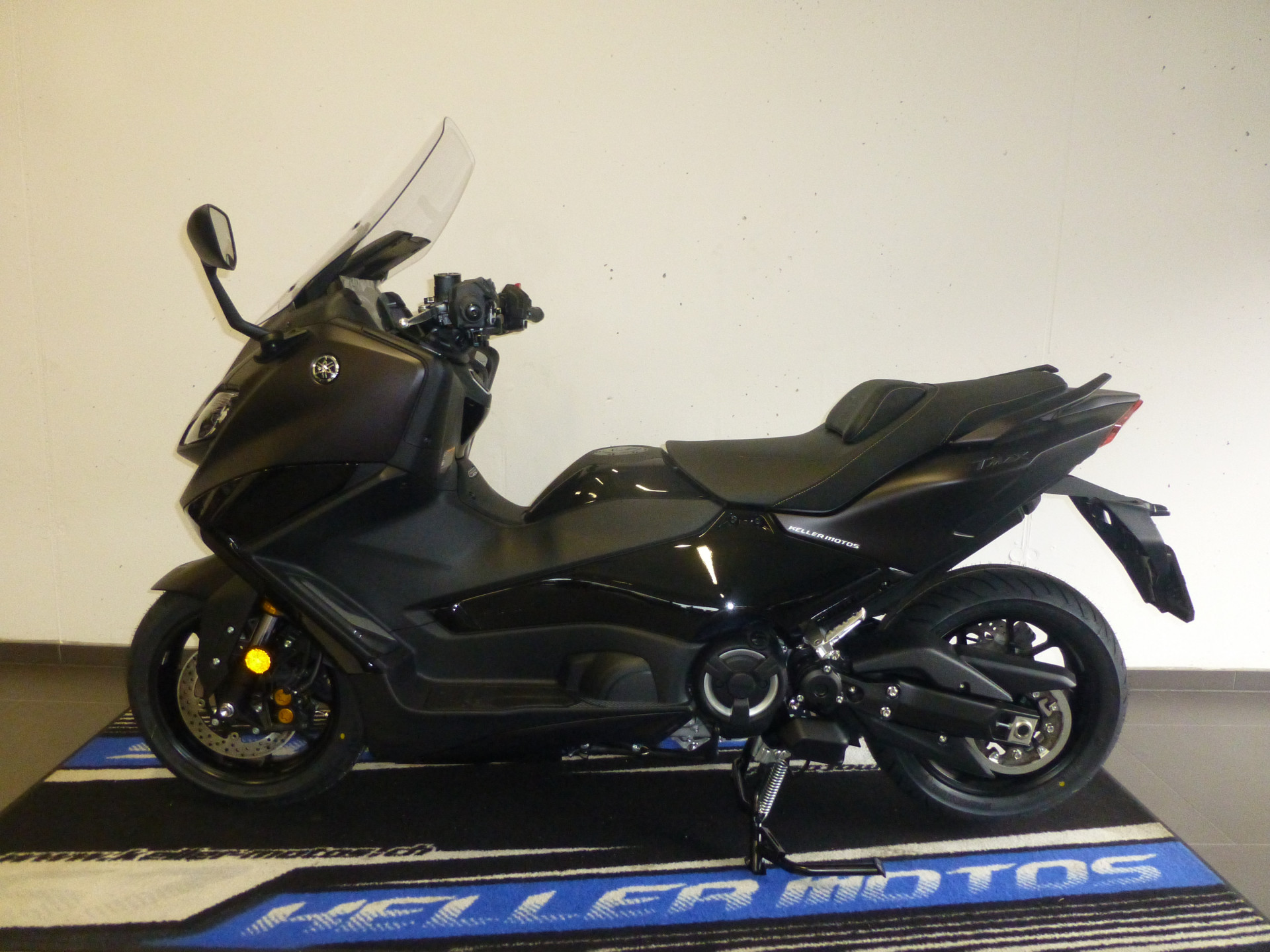 YAMAHA T-MAX Tech-Max XP 560-showroom-element-1