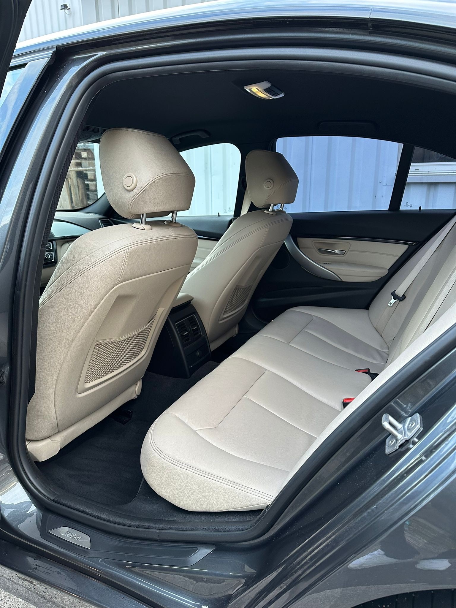 BMW 320d xDrive Steptronic-image-10