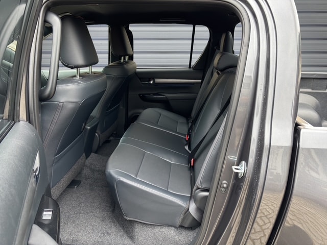 TOYOTA Hilux 2.8d MHEV Invincible Double Cab 4x4-image-11