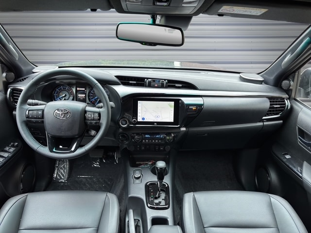 TOYOTA Hilux 2.8d MHEV Invincible Double Cab 4x4-image-9