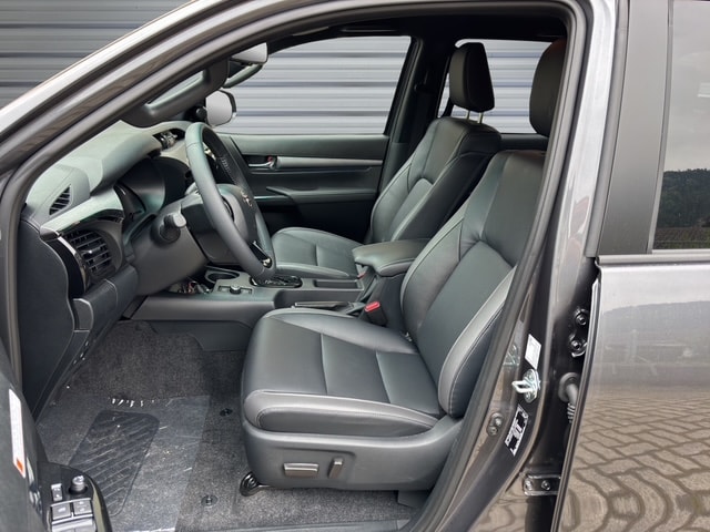 TOYOTA Hilux 2.8d MHEV Invincible Double Cab 4x4-image-8