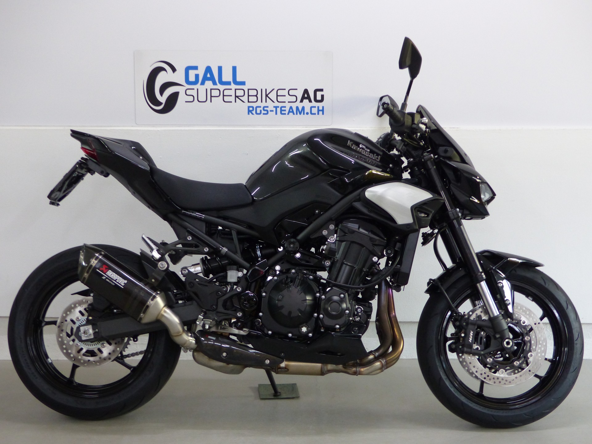 KAWASAKI Z 900 ABS MY25 Performance mit Zubehör