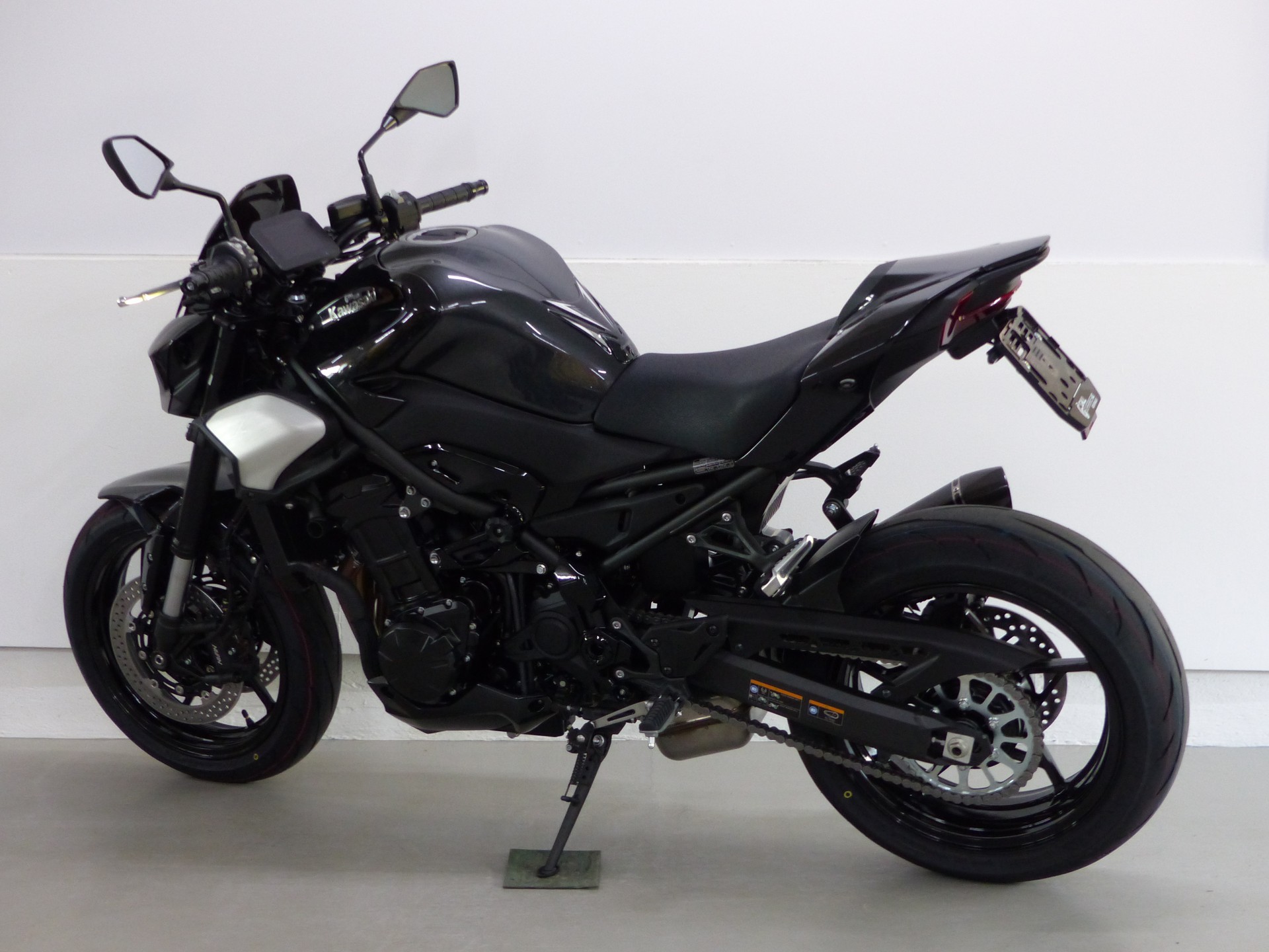 KAWASAKI Z 900 ABS MY25 Performance mit Zubehör-showroom-element-3