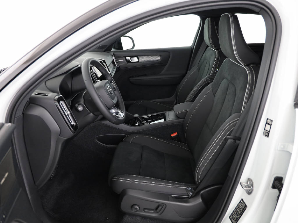 VOLVO EC40 Twin Performance Black Edition AWD-showroom-element-1