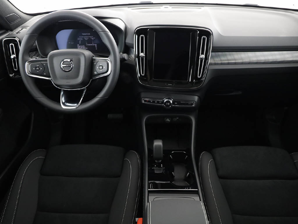 VOLVO EC40 Twin Performance Black Edition AWD-image-11