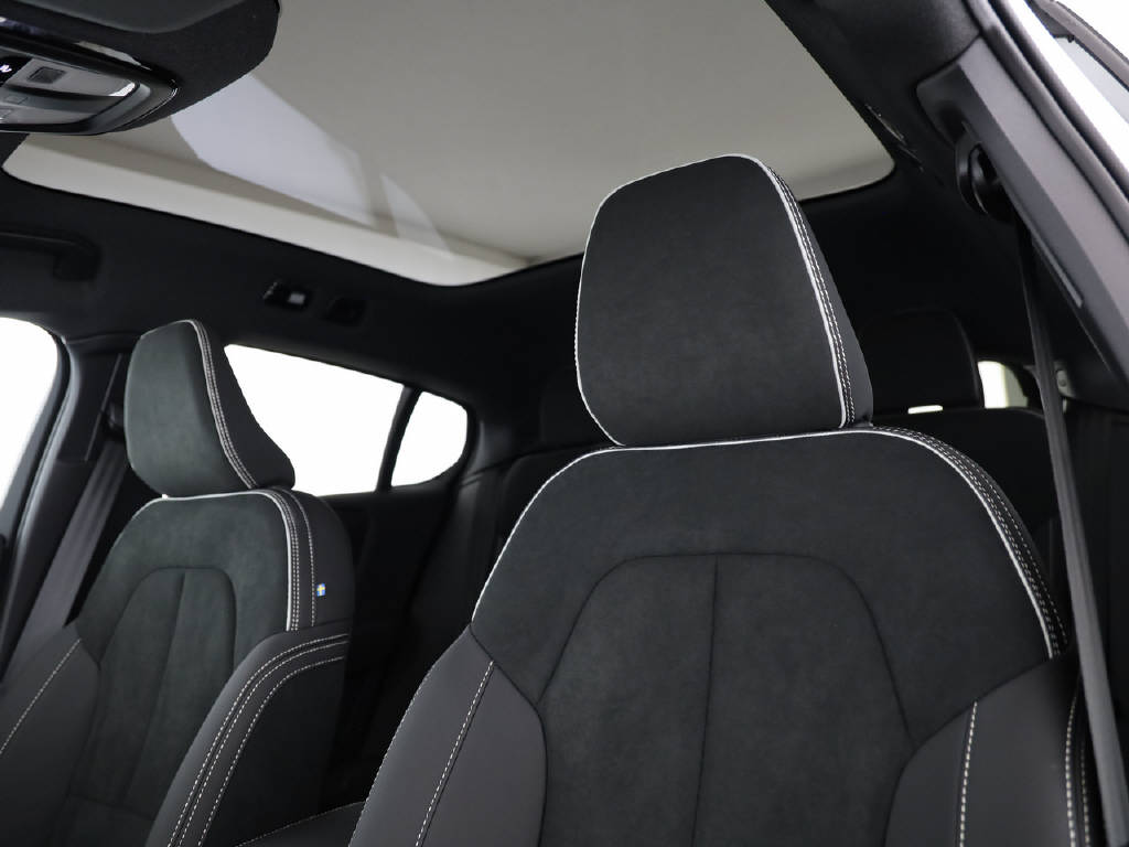 VOLVO EC40 Twin Performance Black Edition AWD-showroom-element-3