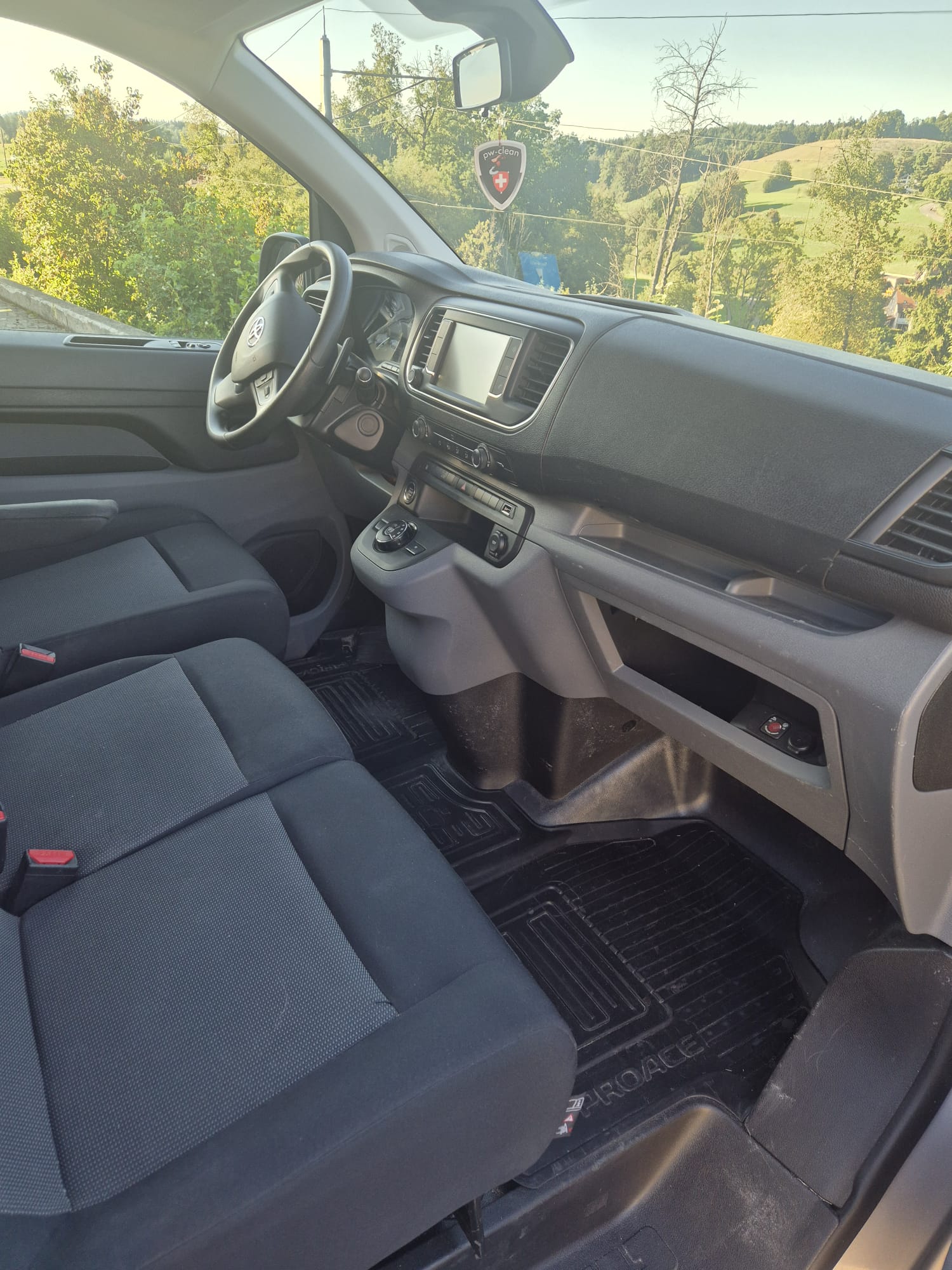 TOYOTA Proace 2.0D Panel Van Medium Comfort Automat-image-4