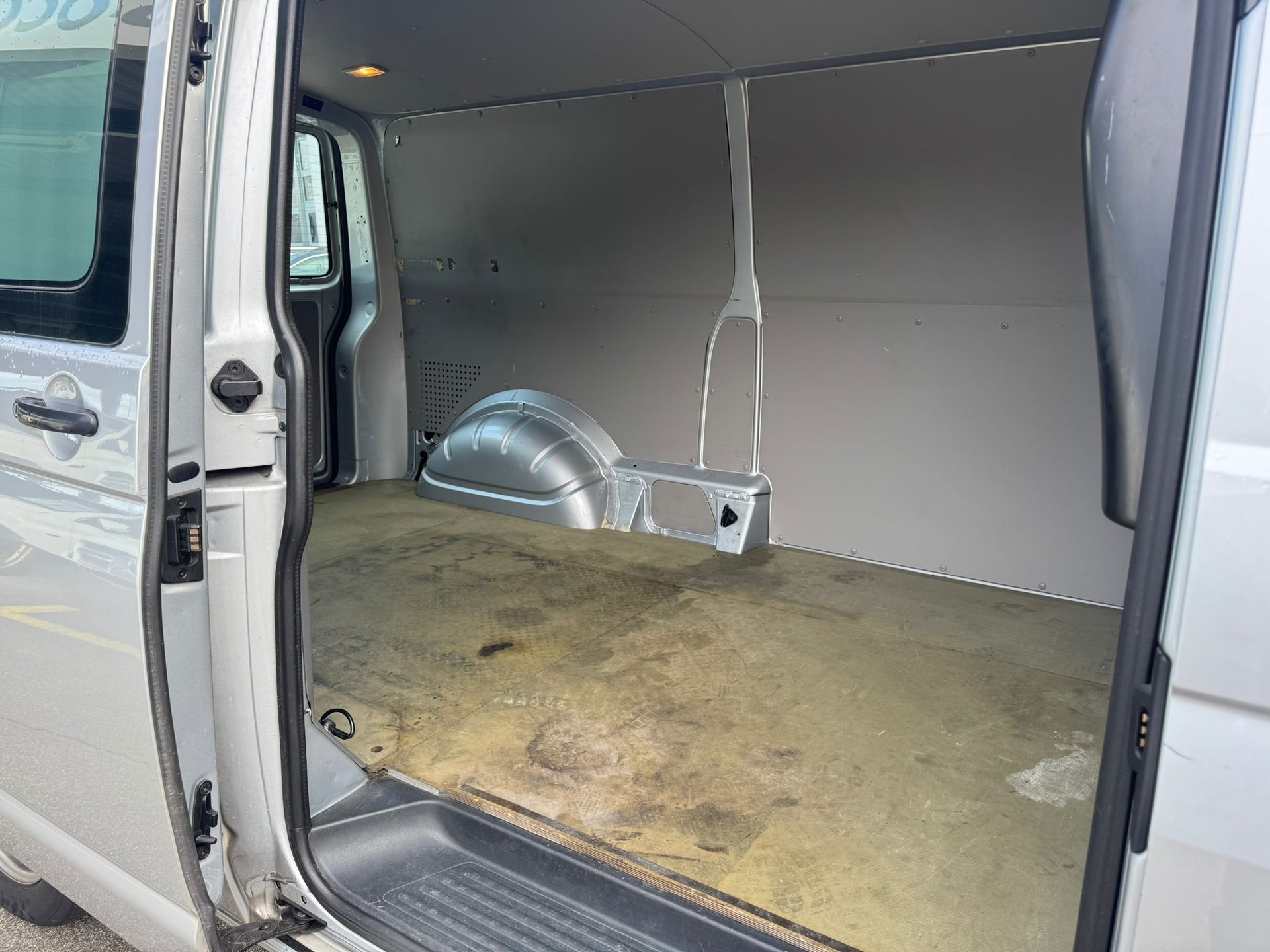 VW T6 2.0 Bi-TDI 4Motion-image-6