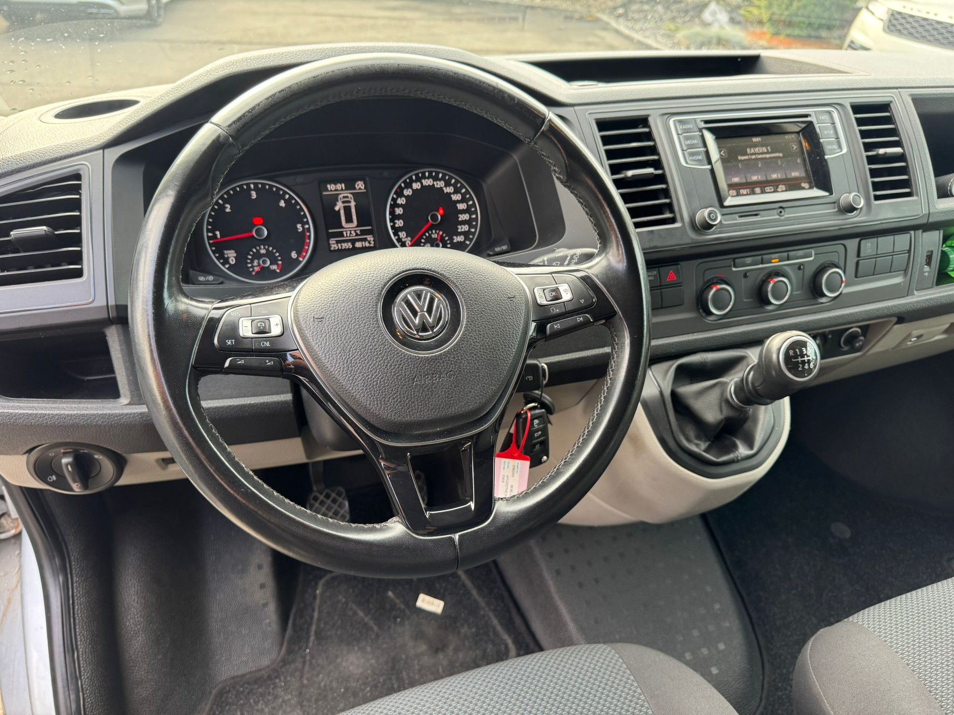 VW T6 2.0 Bi-TDI 4Motion-image-12