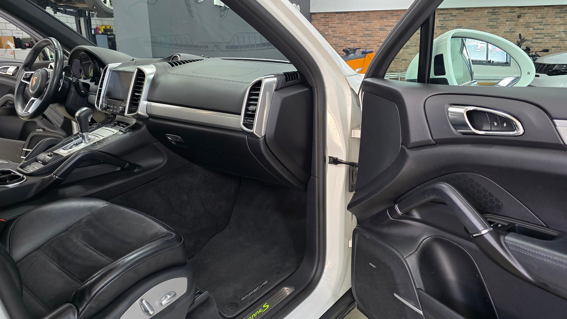 PORSCHE Cayenne S E-Hybrid Platinum Edition-image-20