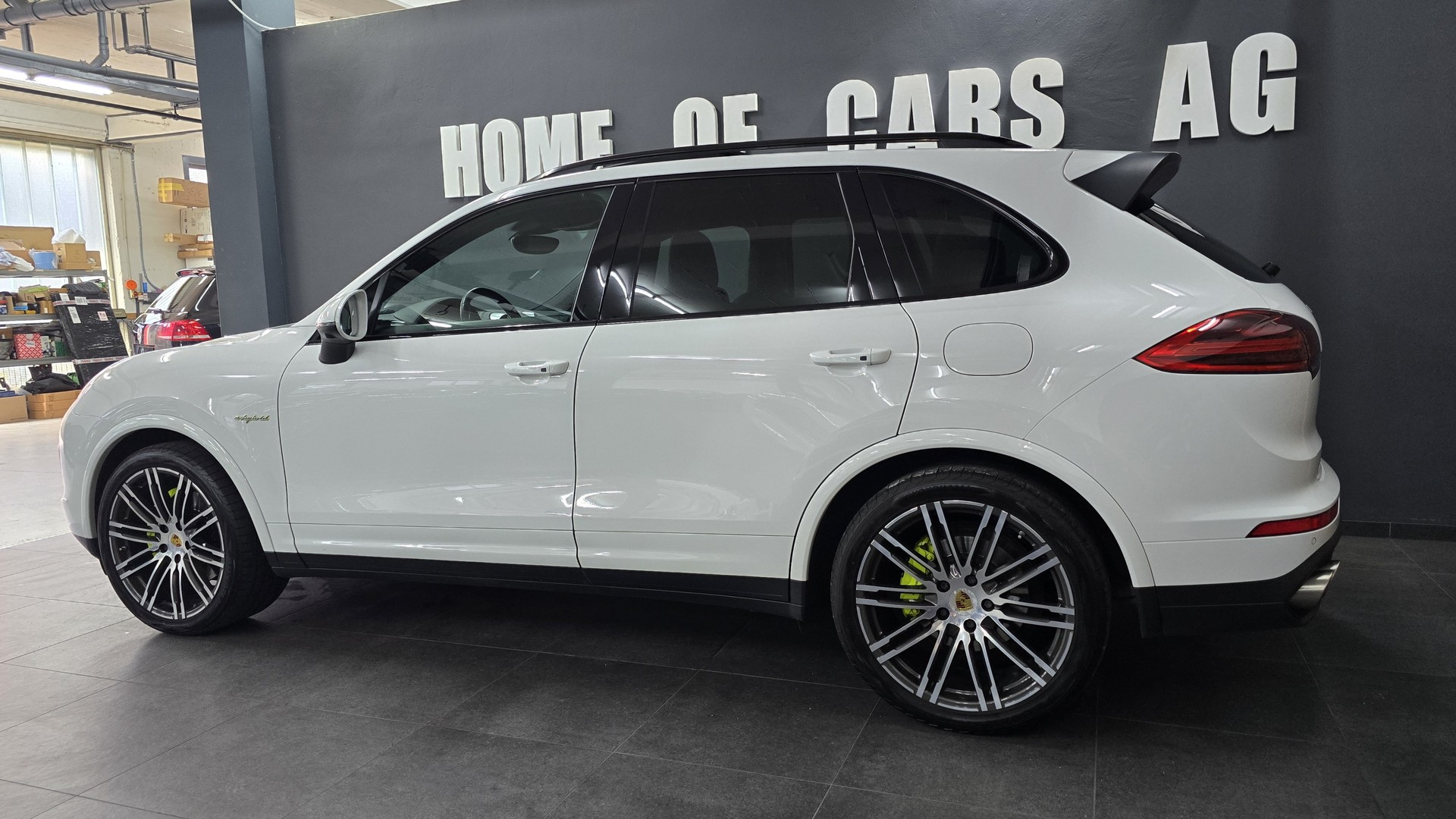 PORSCHE Cayenne S E-Hybrid Platinum Edition-image-4