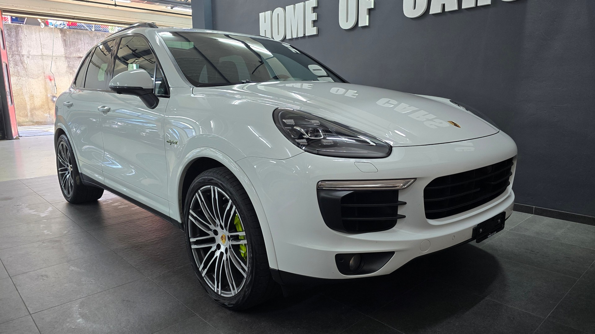PORSCHE Cayenne S E-Hybrid Platinum Edition-image-14