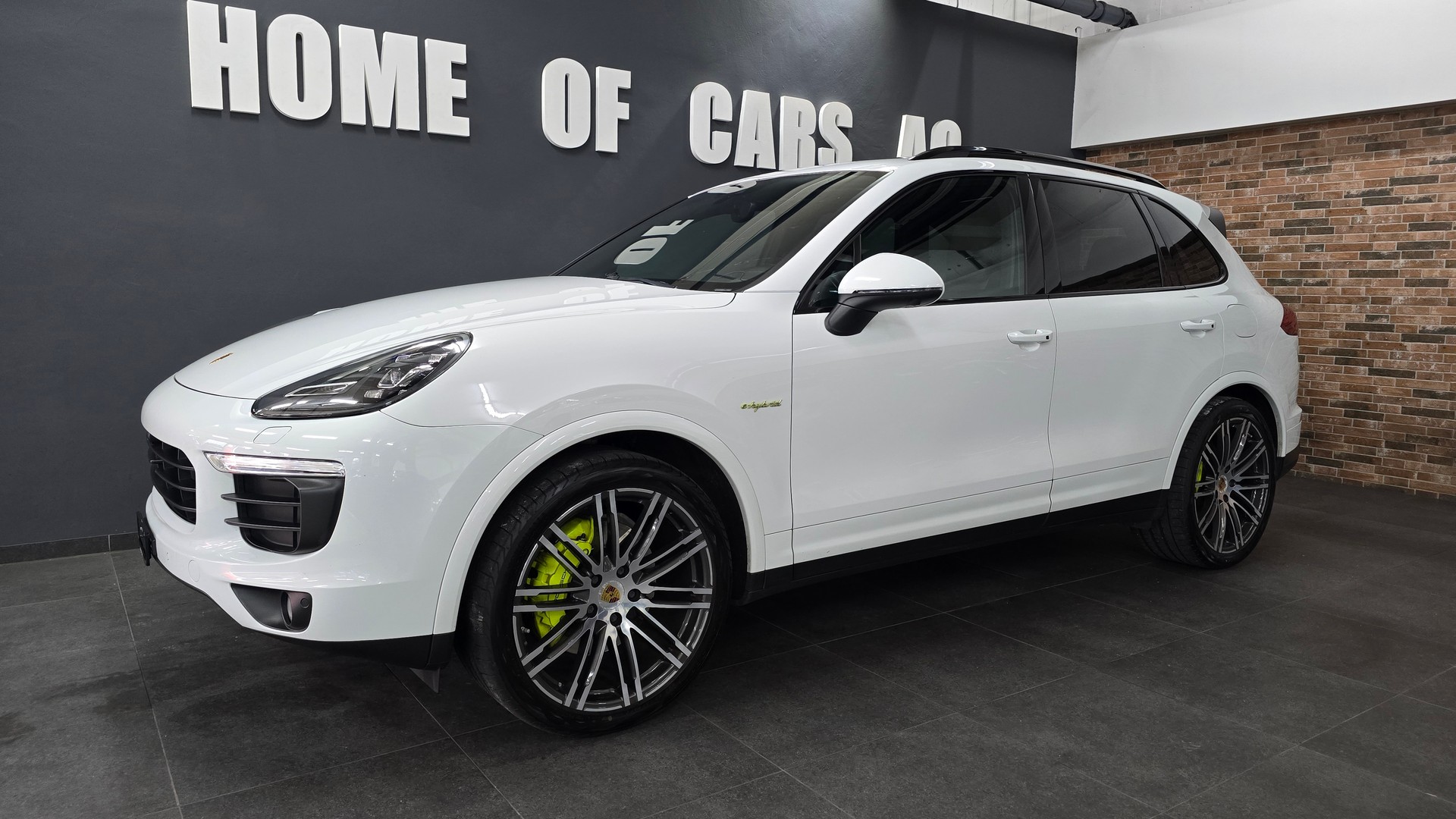 PORSCHE Cayenne S E-Hybrid Platinum Edition-image-2