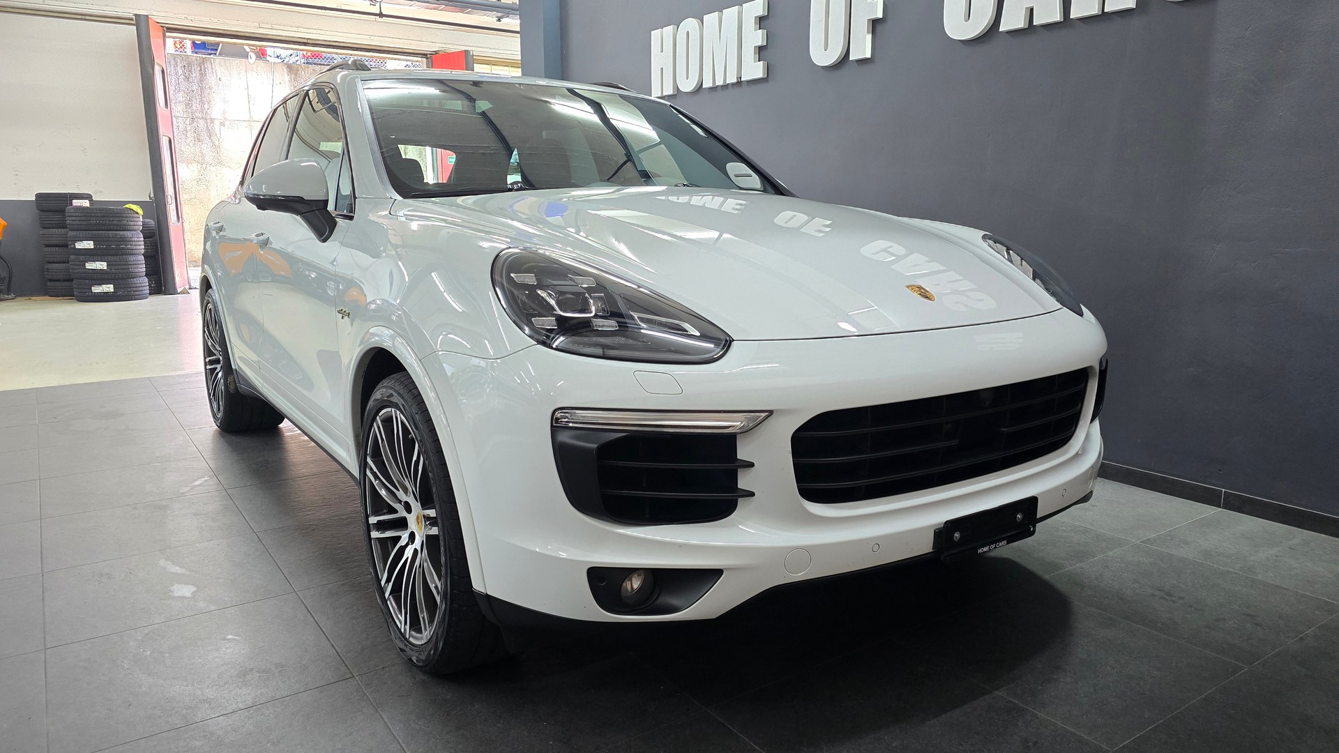 PORSCHE Cayenne S E-Hybrid Platinum Edition-image-15