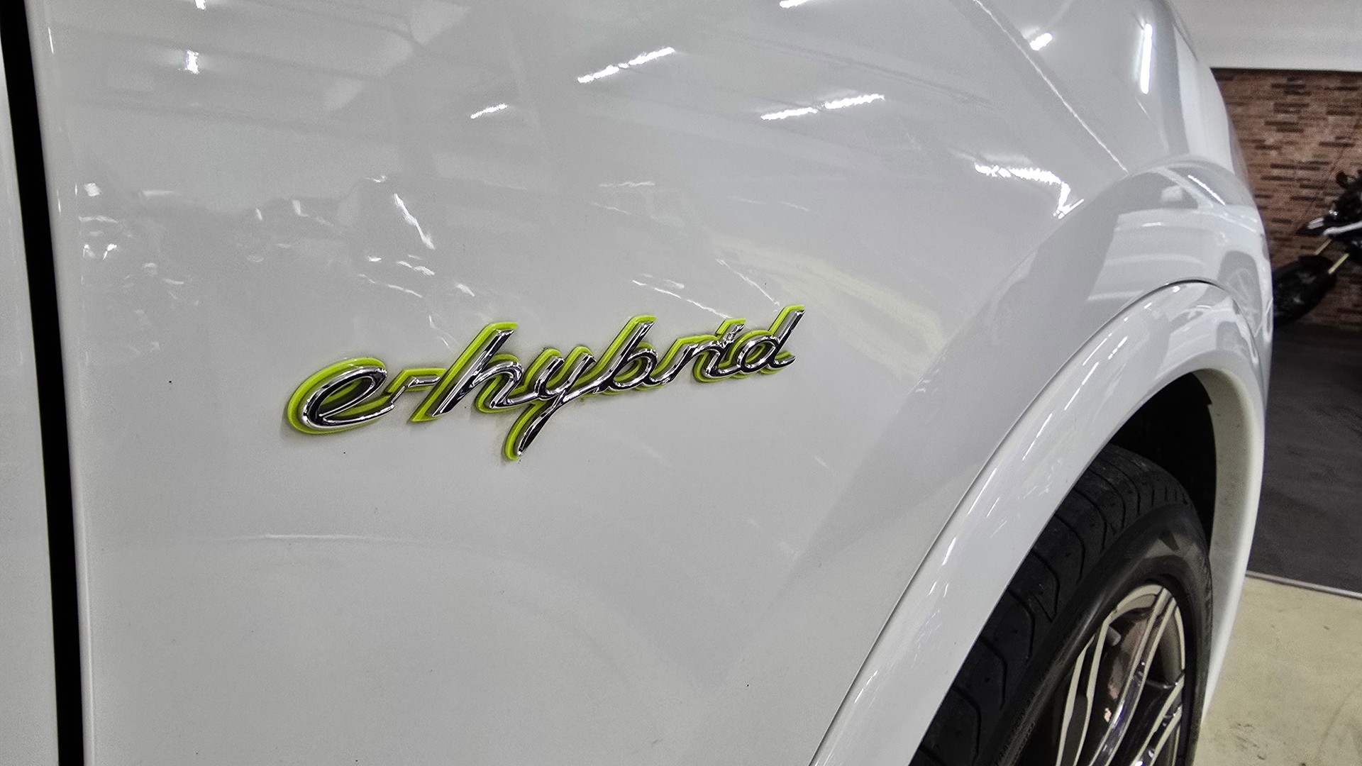 PORSCHE Cayenne S E-Hybrid Platinum Edition-image-29