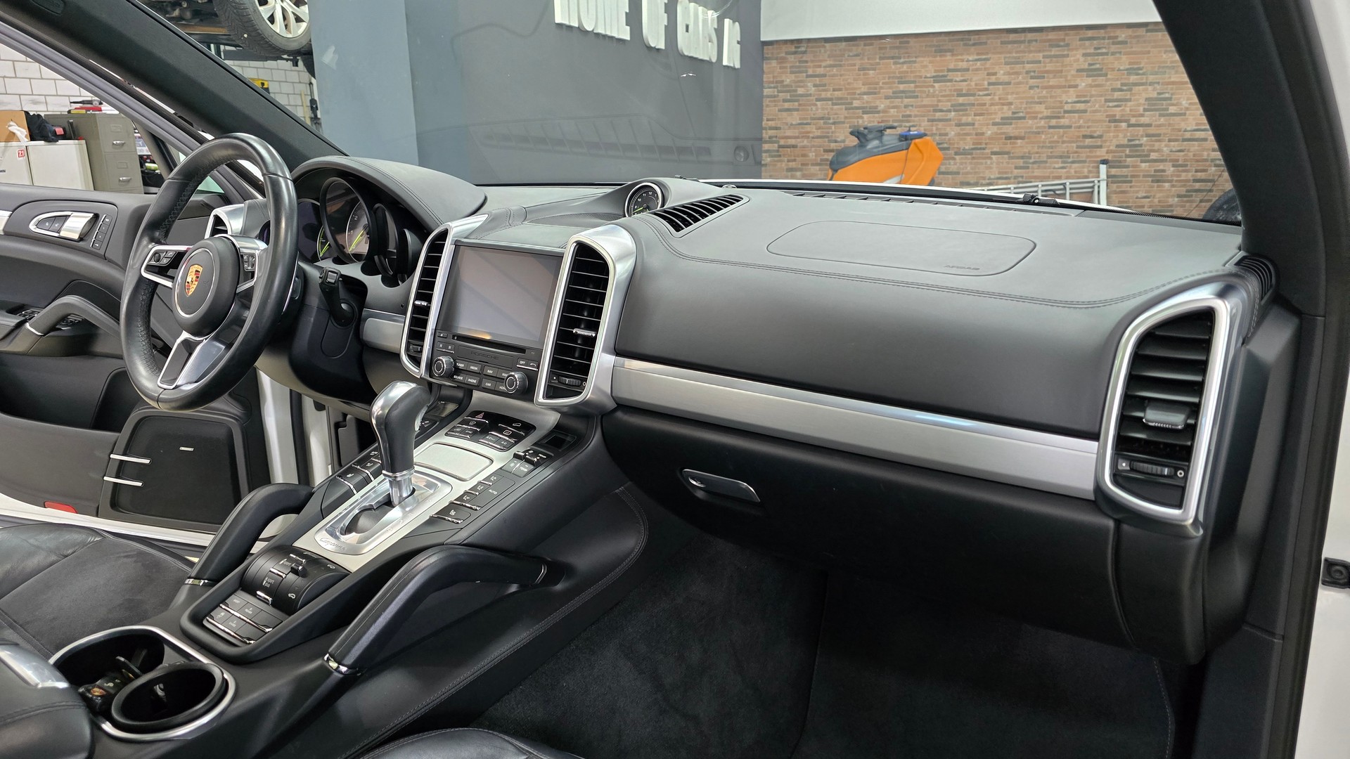 PORSCHE Cayenne S E-Hybrid Platinum Edition-image-18