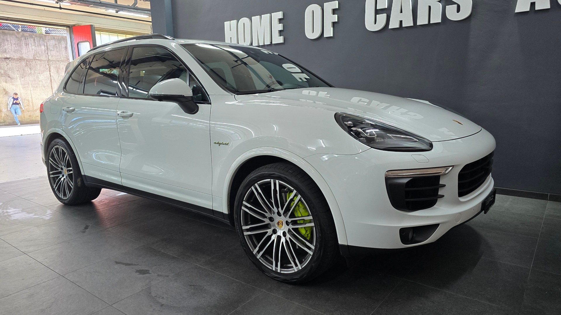 PORSCHE Cayenne S E-Hybrid Platinum Edition-image-13