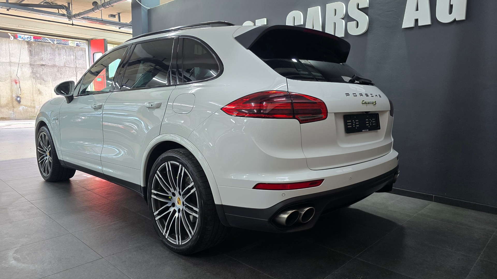 PORSCHE Cayenne S E-Hybrid Platinum Edition-image-5