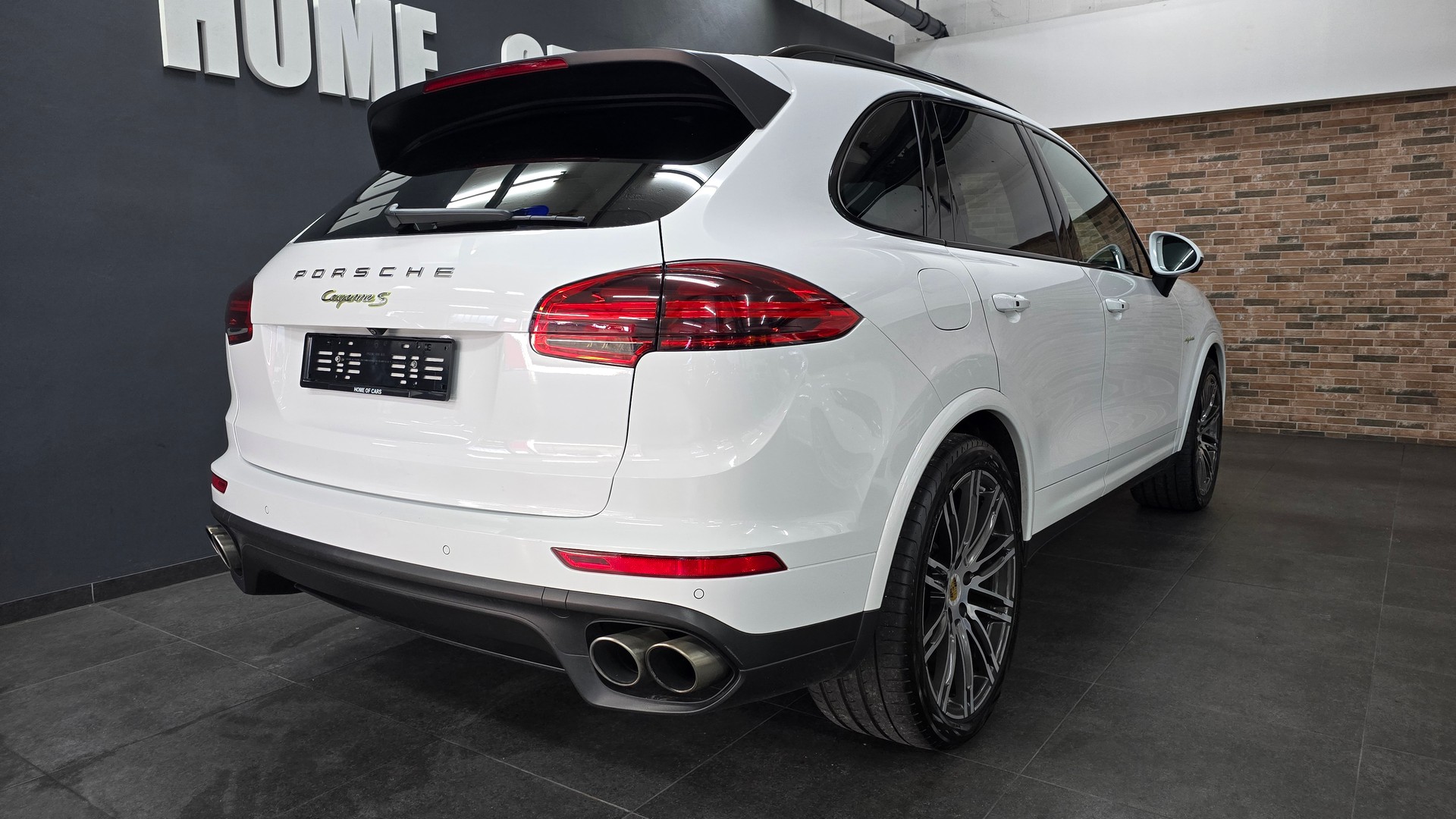 PORSCHE Cayenne S E-Hybrid Platinum Edition-image-8