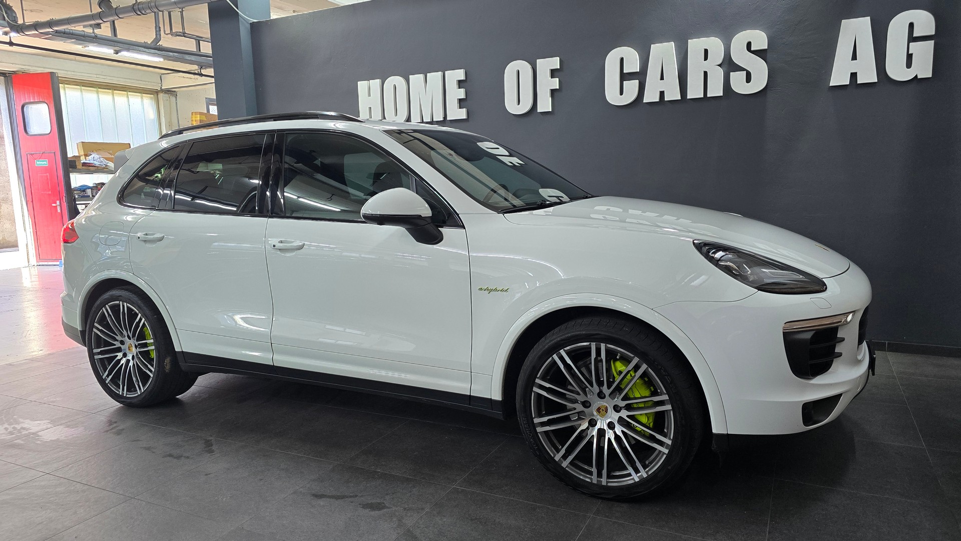 PORSCHE Cayenne S E-Hybrid Platinum Edition-image-12