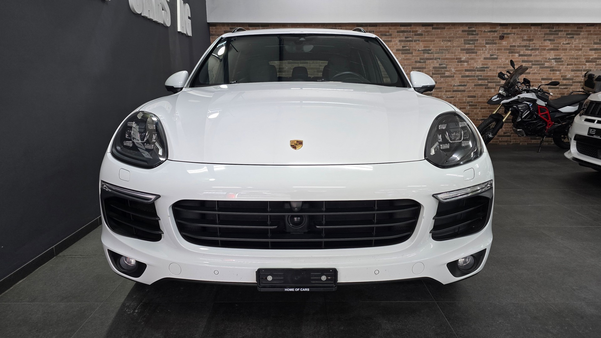 PORSCHE Cayenne S E-Hybrid Platinum Edition-image-16
