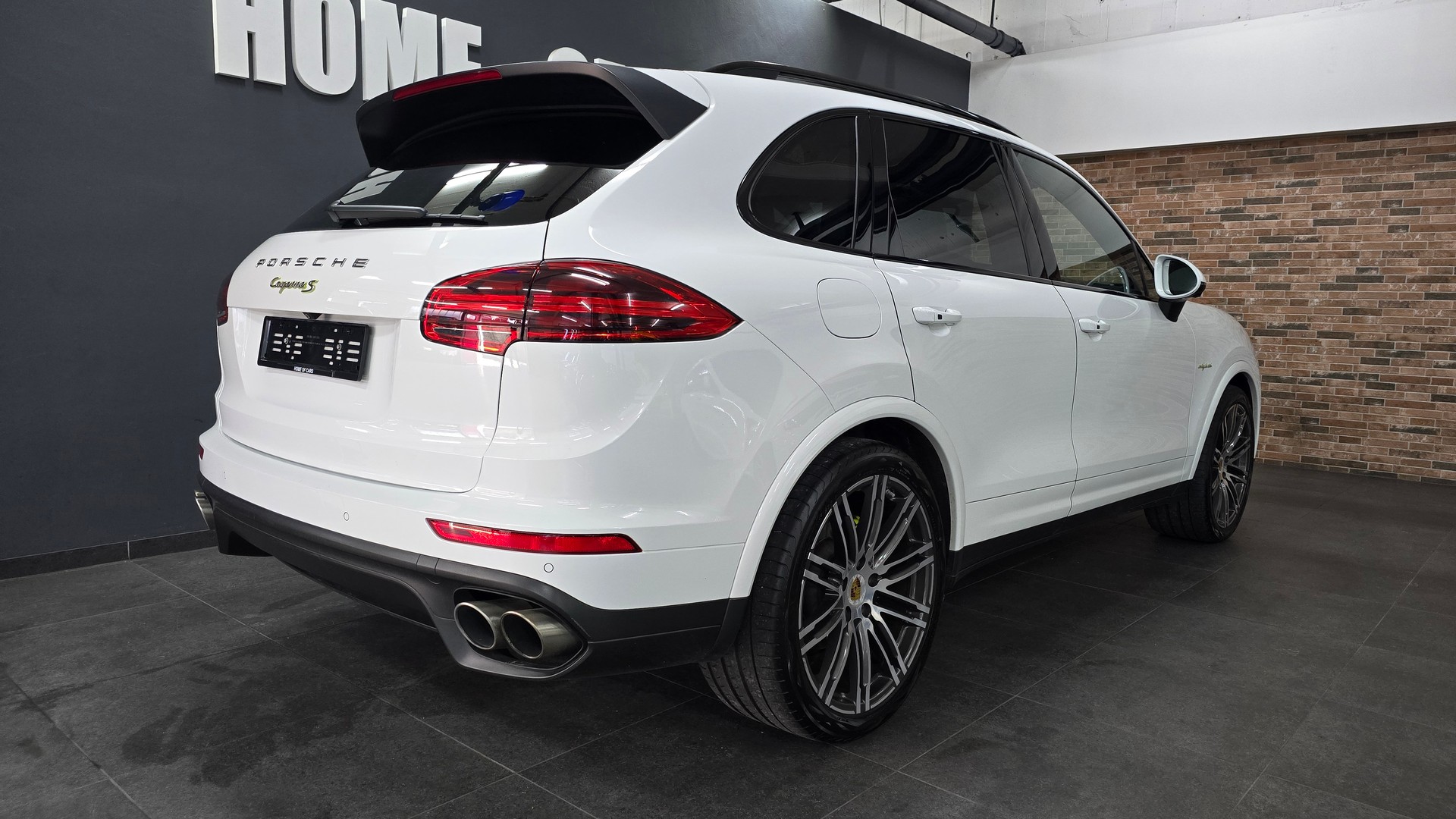 PORSCHE Cayenne S E-Hybrid Platinum Edition-image-9