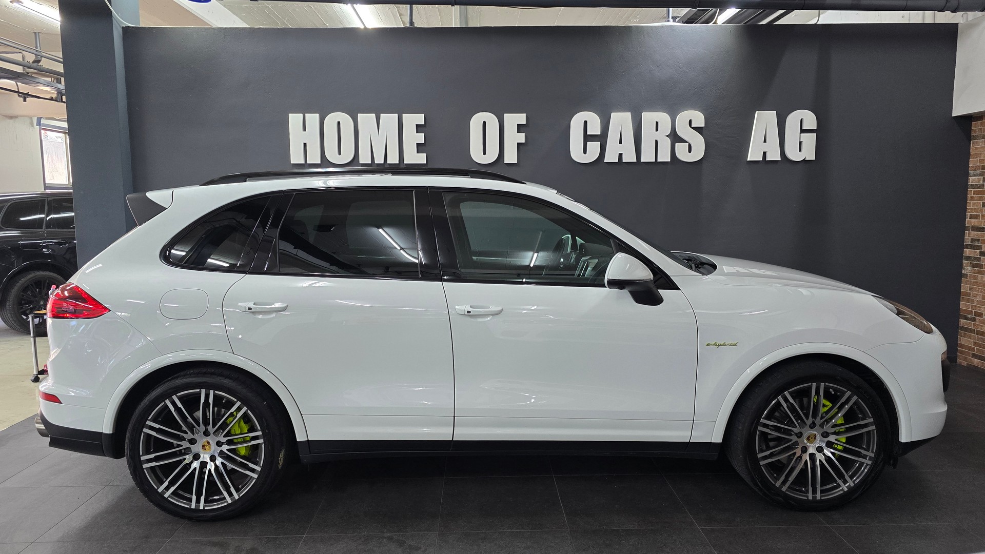 PORSCHE Cayenne S E-Hybrid Platinum Edition-image-11