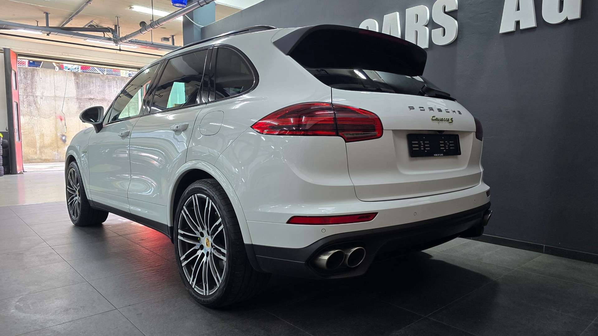 PORSCHE Cayenne S E-Hybrid Platinum Edition-image-6