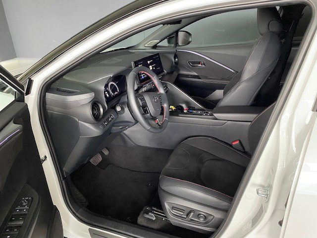 TOYOTA C-HR 2.0 PHEV GR Sport-image-8