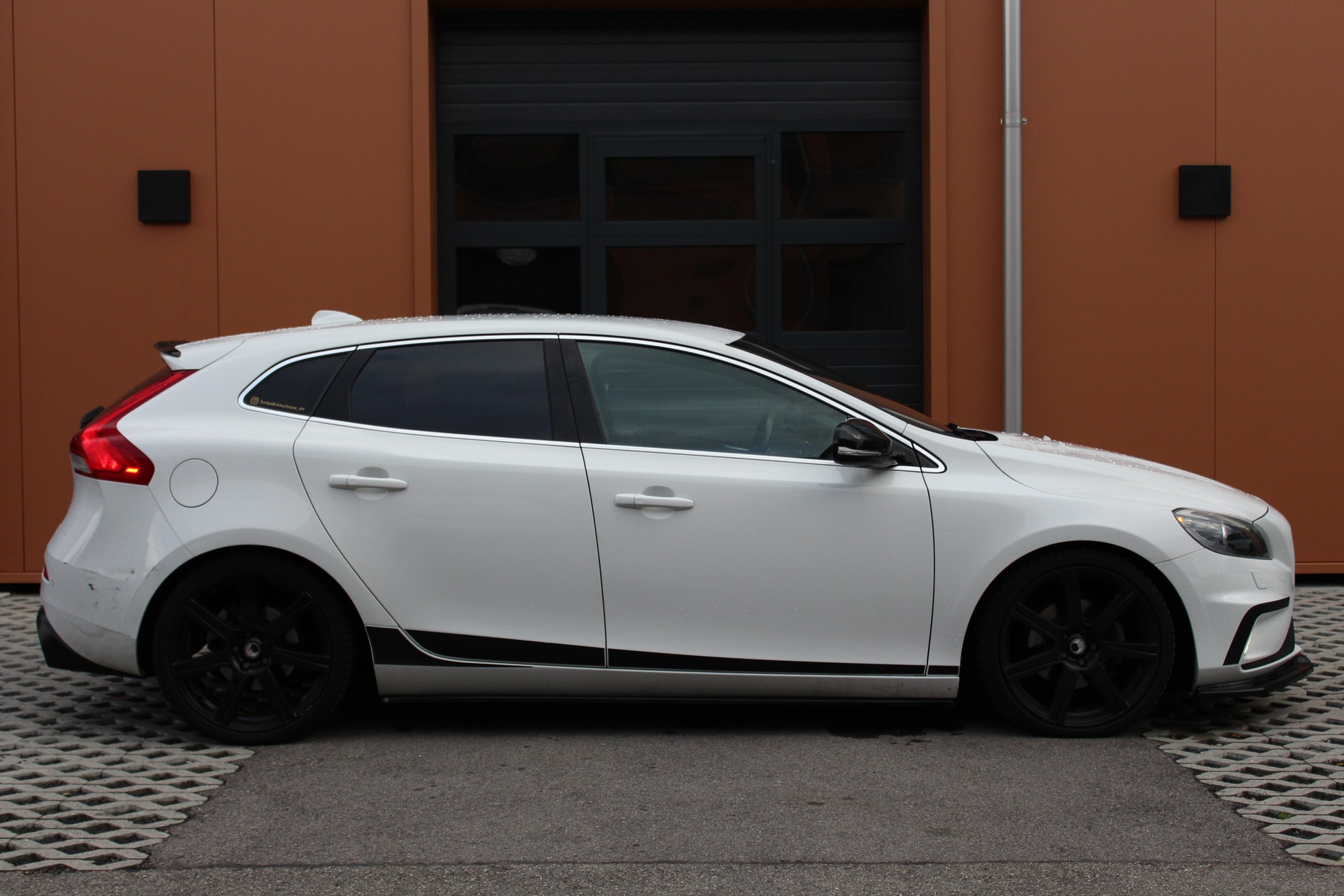 VOLVO V40 Sport200 - "Edition 1/200 exemplaires * Kit complet Maxton * Echappement Heico * Entretien suivi"-image-3