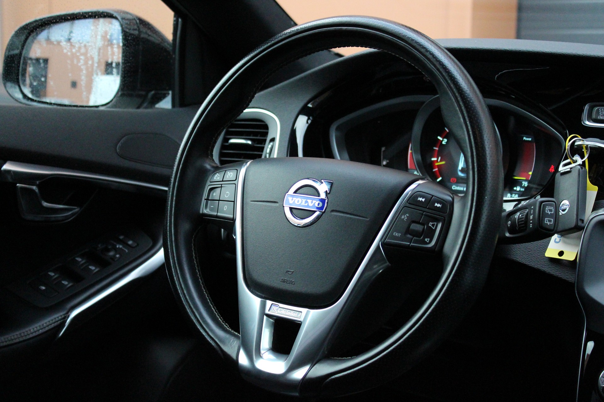 VOLVO V40 Sport200 - "Edition 1/200 exemplaires * Kit complet Maxton * Echappement Heico * Entretien suivi"-image-9