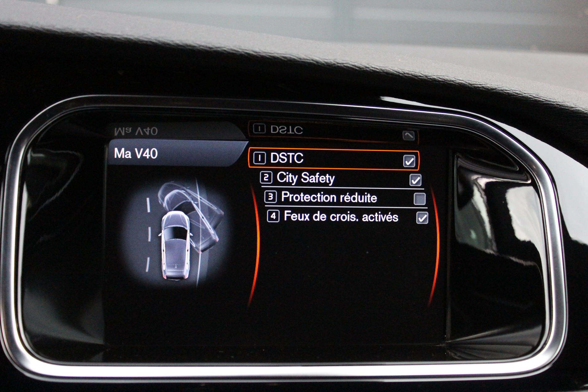 VOLVO V40 Sport200 - "Edition 1/200 exemplaires * Kit complet Maxton * Echappement Heico * Entretien suivi"-image-21