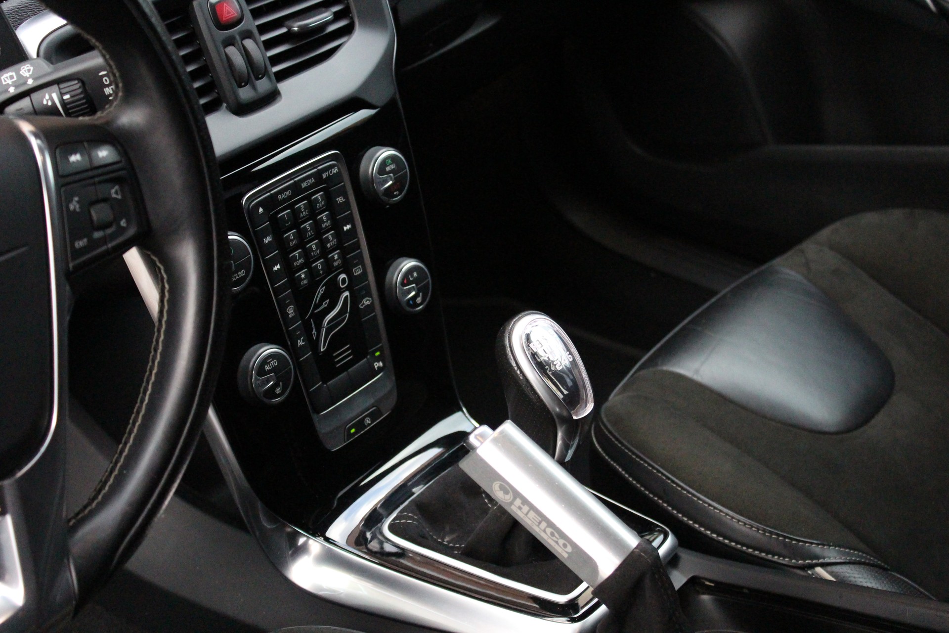 VOLVO V40 Sport200 - "Edition 1/200 exemplaires * Kit complet Maxton * Echappement Heico * Entretien suivi"-image-12