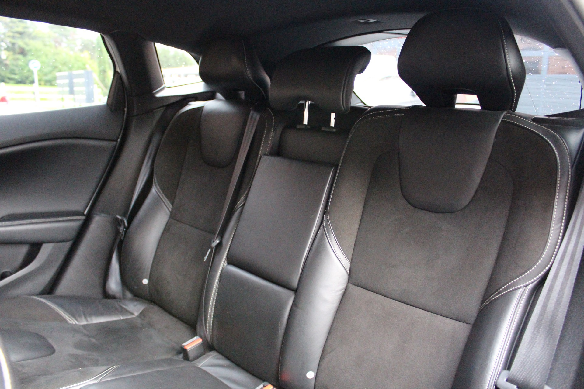 VOLVO V40 Sport200 - "Edition 1/200 exemplaires * Kit complet Maxton * Echappement Heico * Entretien suivi"-image-18