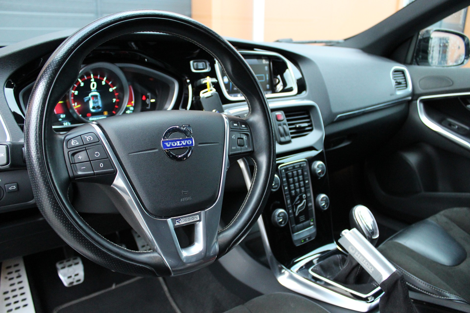 VOLVO V40 Sport200 - "Edition 1/200 exemplaires * Kit complet Maxton * Echappement Heico * Entretien suivi"-image-8