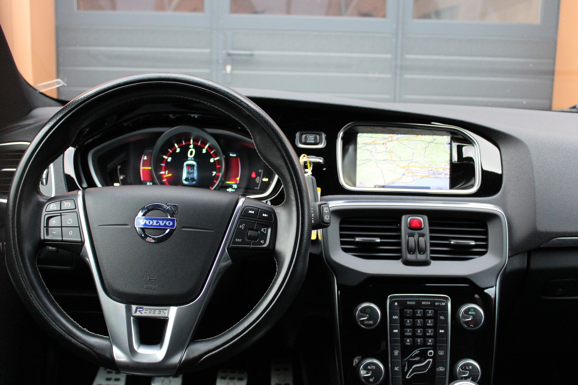 VOLVO V40 Sport200 - "Edition 1/200 exemplaires * Kit complet Maxton * Echappement Heico * Entretien suivi"-image-13