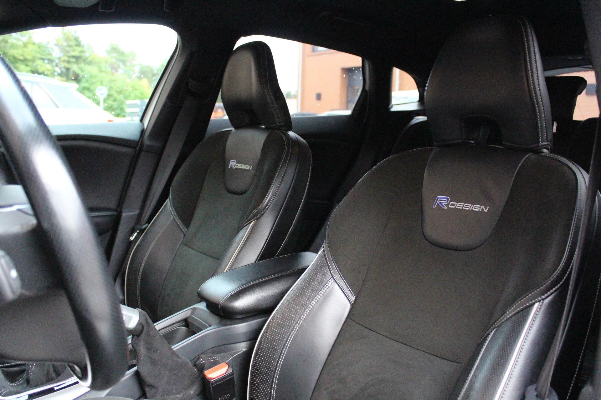 VOLVO V40 Sport200 - "Edition 1/200 exemplaires * Kit complet Maxton * Echappement Heico * Entretien suivi"-image-15