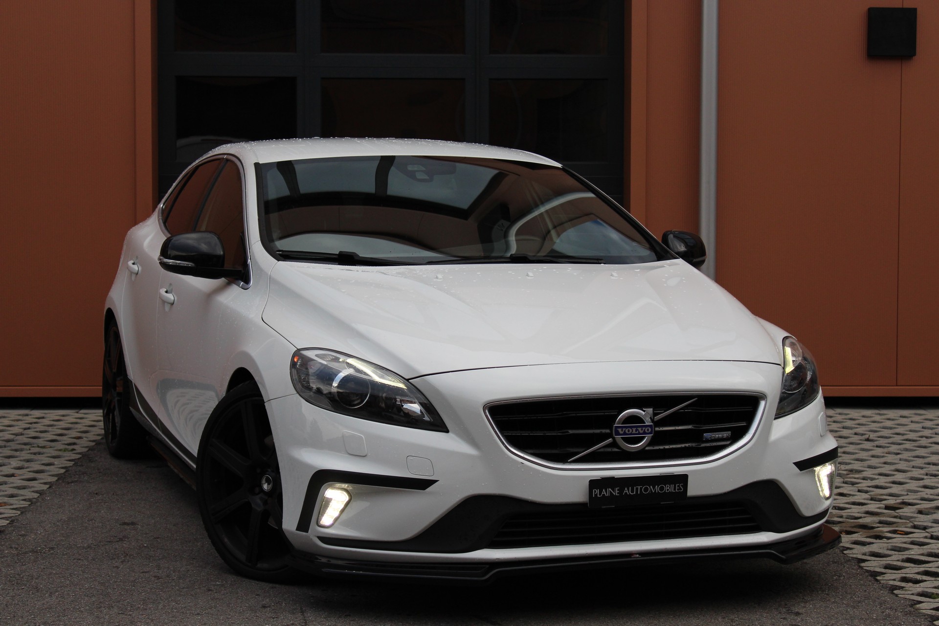 VOLVO V40 Sport200 - "Edition 1/200 exemplaires * Kit complet Maxton * Echappement Heico * Entretien suivi"-image-0