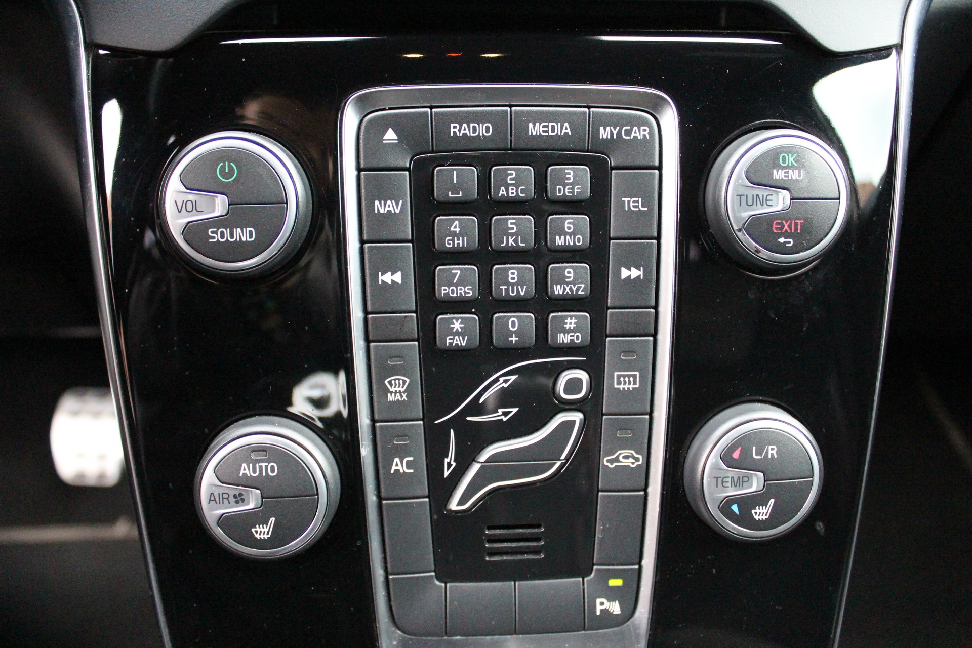VOLVO V40 Sport200 - "Edition 1/200 exemplaires * Kit complet Maxton * Echappement Heico * Entretien suivi"-image-14
