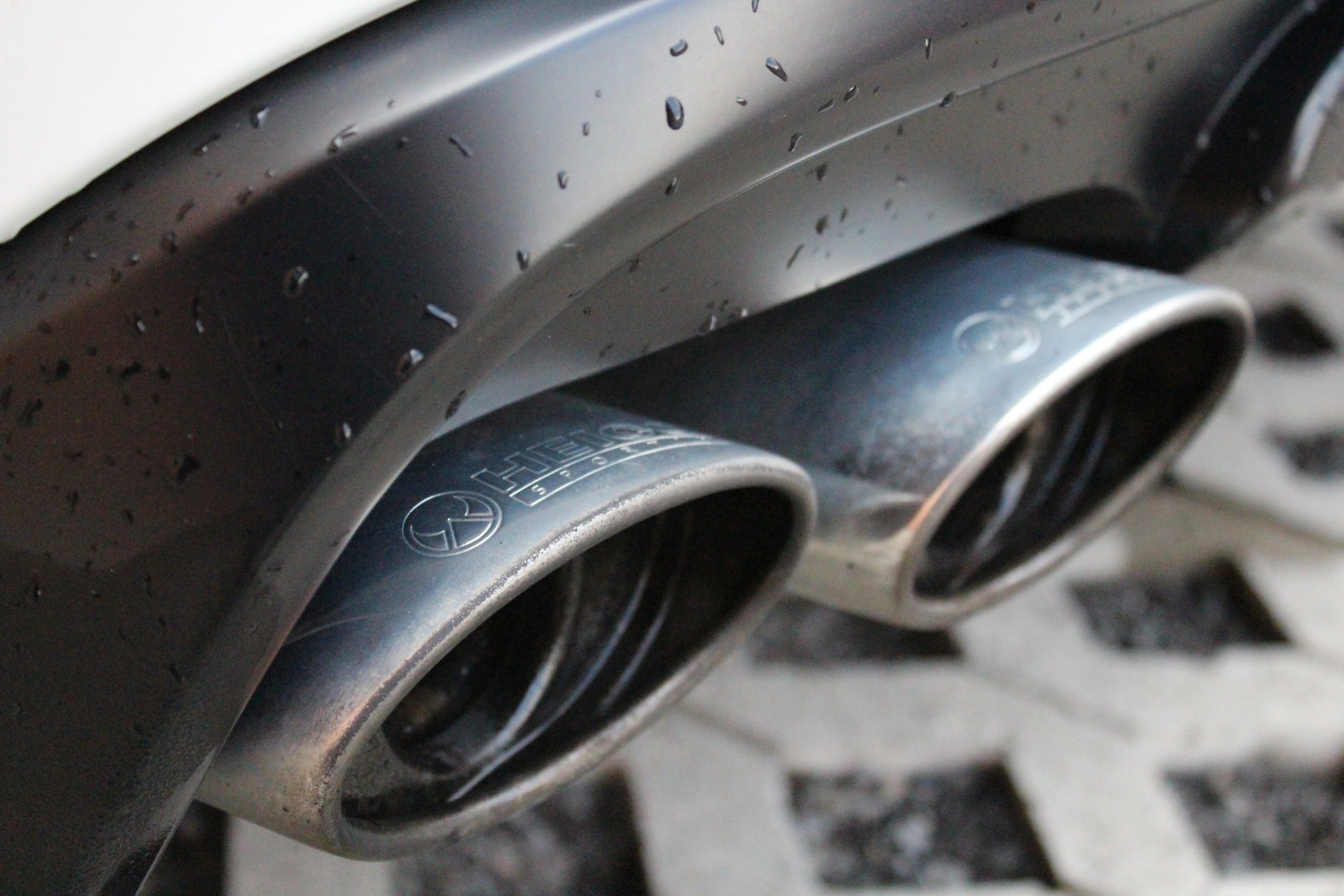 VOLVO V40 Sport200 - "Edition 1/200 exemplaires * Kit complet Maxton * Echappement Heico * Entretien suivi"-image-7