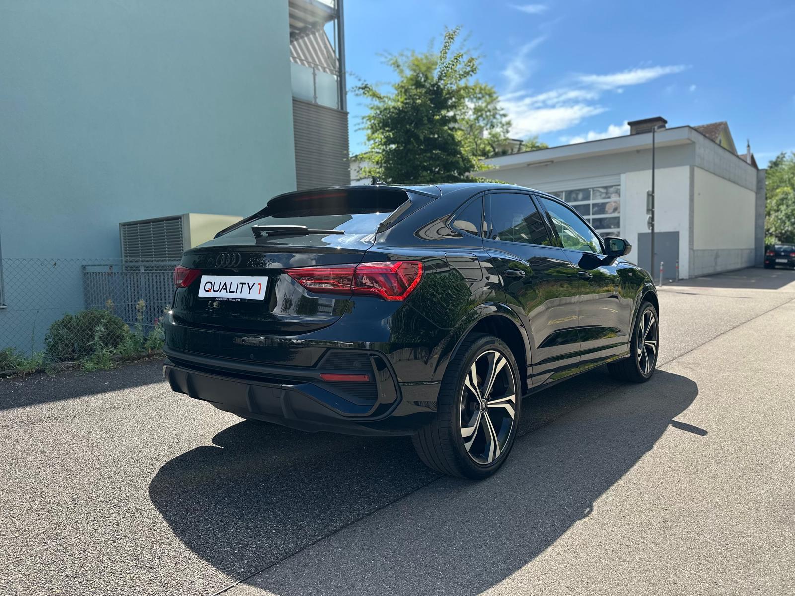 AUDI Q3 Sportback 45 TFSI e S line S-tronic-showroom-element-2