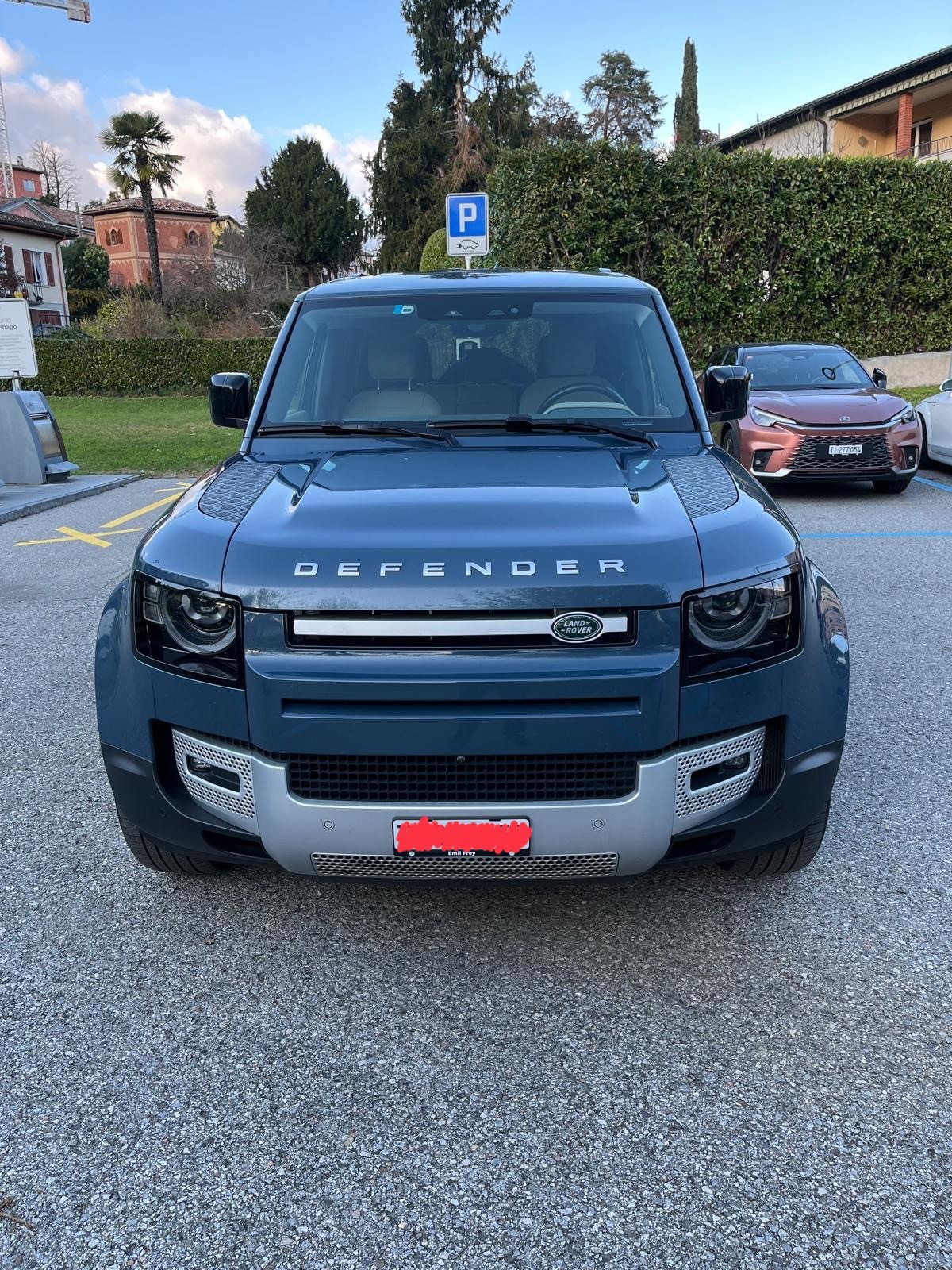 LAND ROVER Defender 110 3.0 D I6 250 SE AWD AT8-image-0