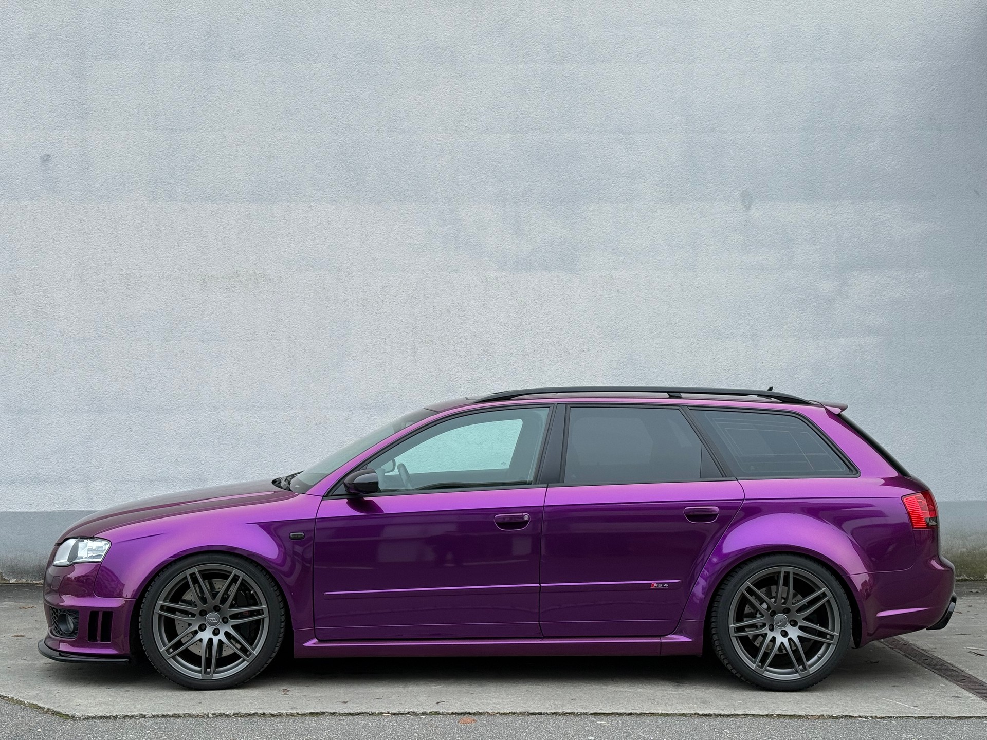 AUDI RS4 Avant 4.2 V8 quattro-showroom-element-1