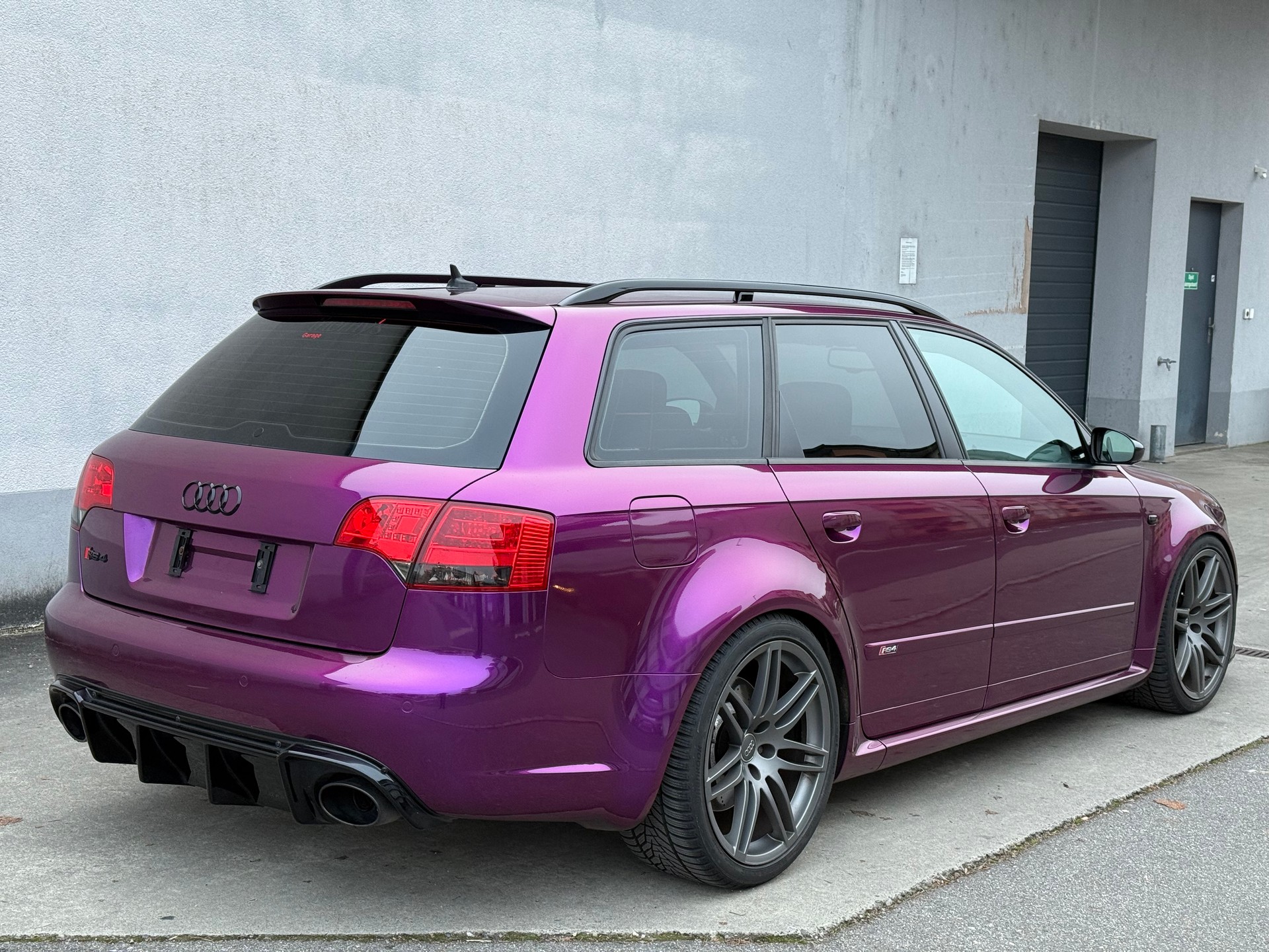AUDI RS4 Avant 4.2 V8 quattro-image-12
