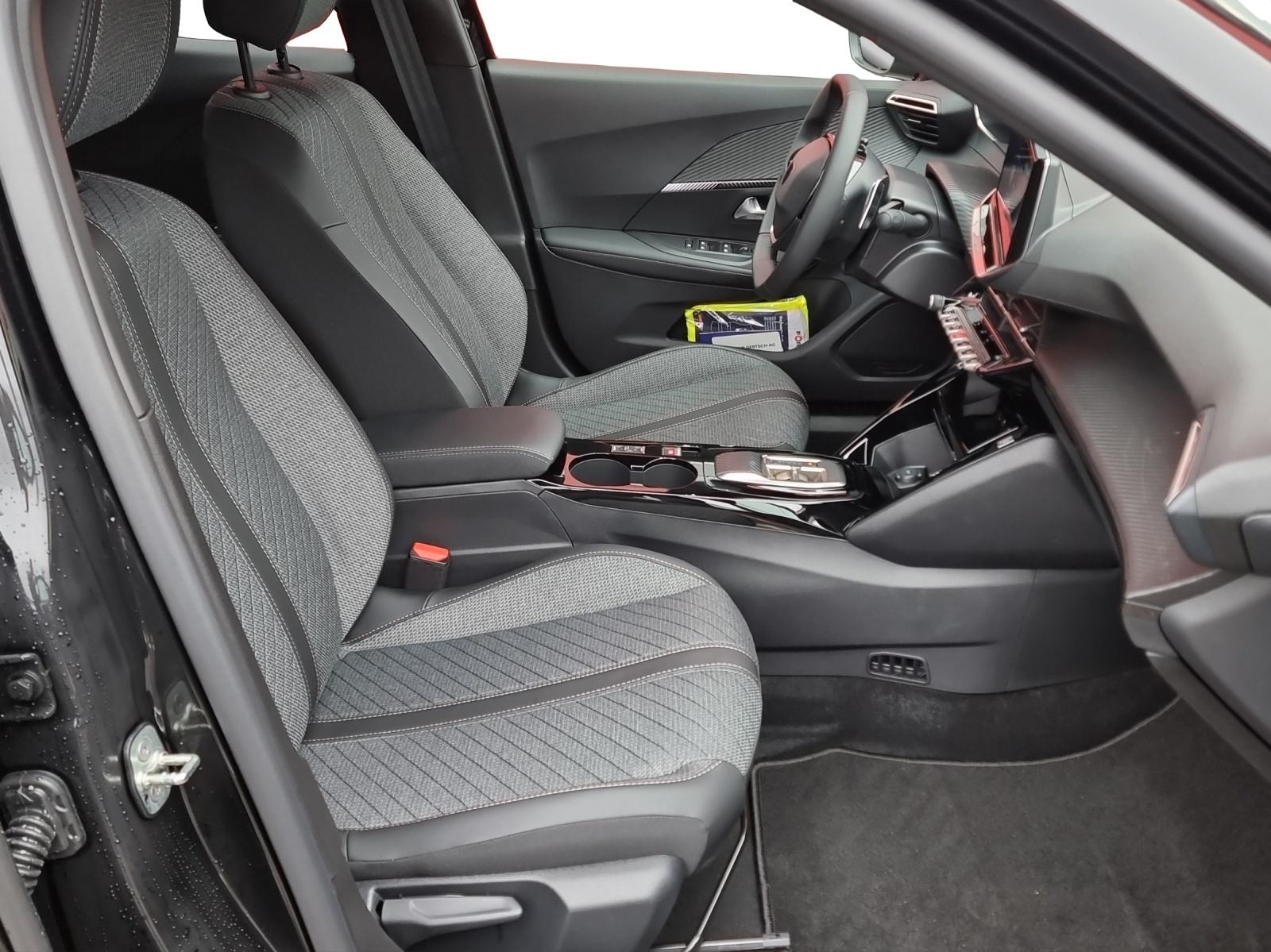 PEUGEOT 2008 1.2 Hybrid 145 Allure Premium-image-9
