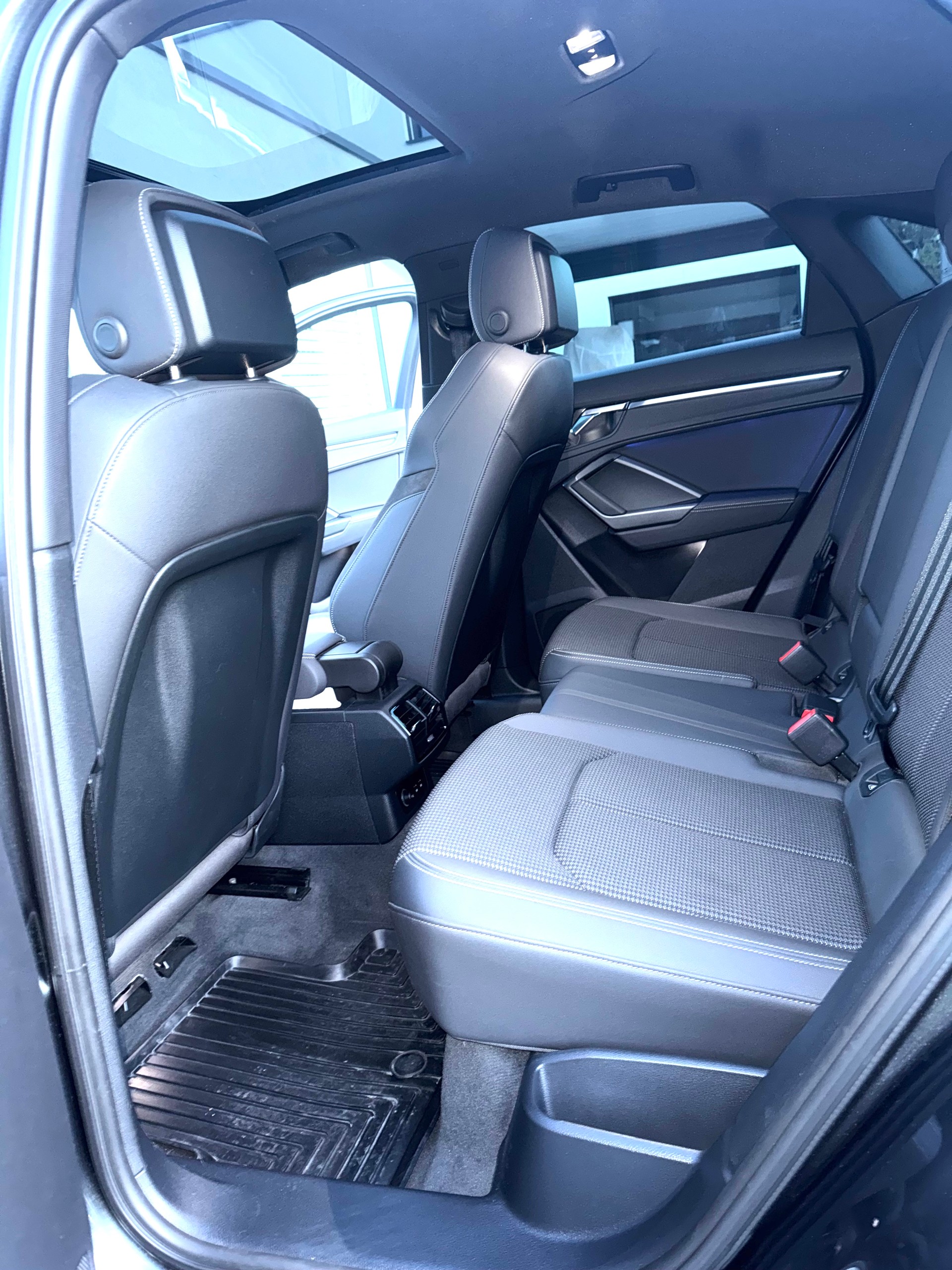 AUDI Q3 Sportback 35 TFSI Attraction S line S-tronic-image-5