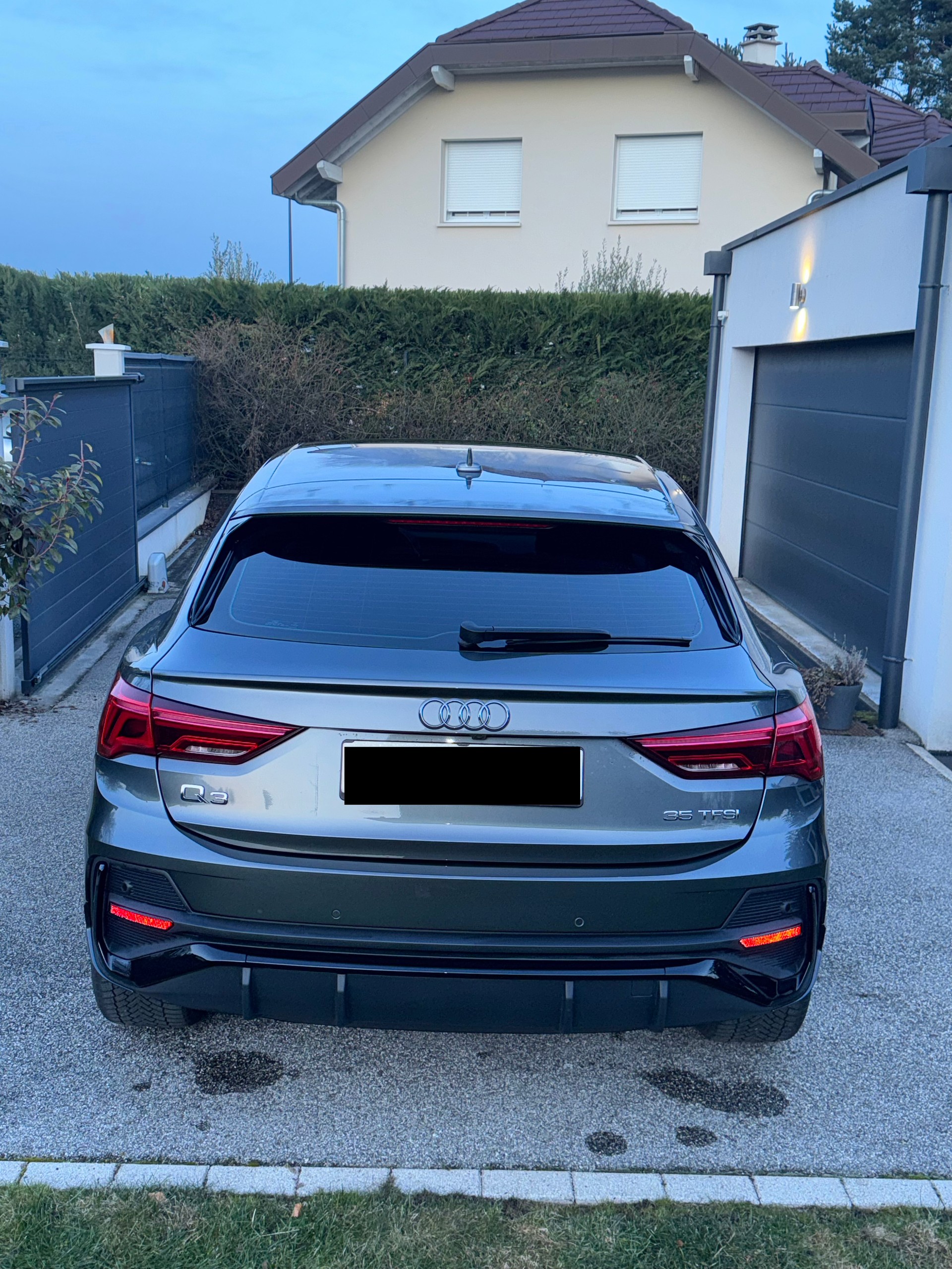 AUDI Q3 Sportback 35 TFSI Attraction S line S-tronic-image-1