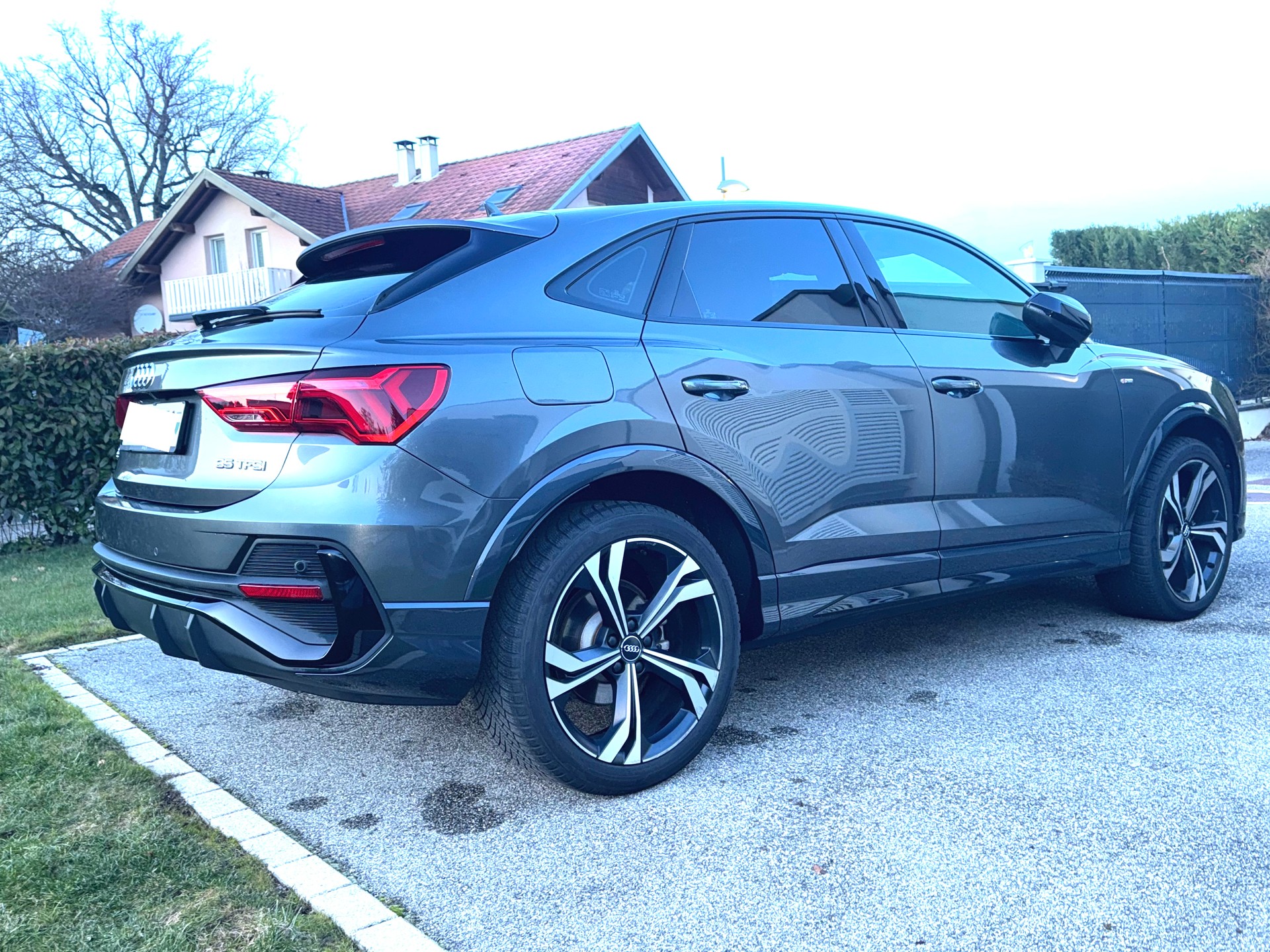 AUDI Q3 Sportback 35 TFSI Attraction S line S-tronic-image-3